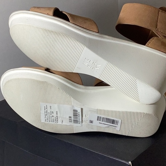 RIVIERA WEDGE SANDAL. Note: No Box - Picture 10 of 12
